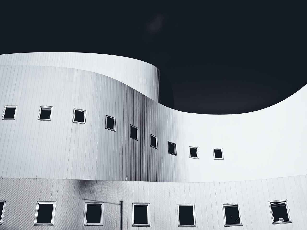 Modern Yatak Odaları İçin Geometrik Desenli Nevresimler